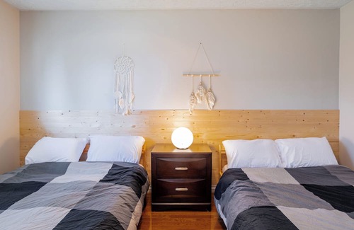 Niagara Falls Cottage | Riverview Cottage in Niagara Falls with Private Dock,10 minutes to attractions