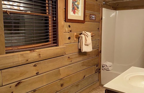 Spotsylvania Cabin | Lakefront resort with pools, kayak, tennis courts, campfire…