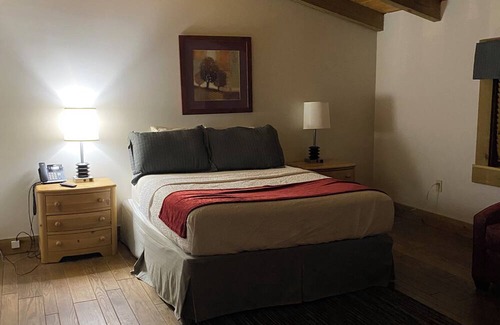 Spotsylvania Cabin | Lakefront resort with pools, kayak, tennis courts, campfire…