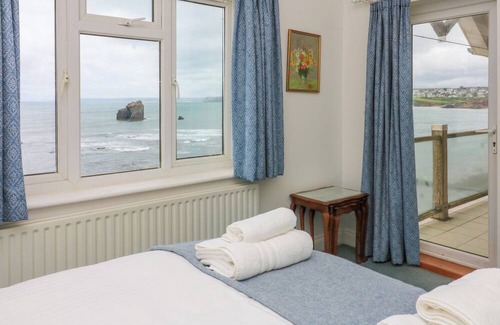 Burgh Island Cottage | 11 THURLESTONE ROCK, pet friendly, with pool in Hope Cove