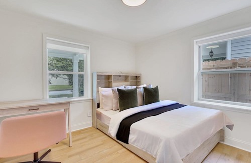 Eastside House | Stunning Bungalow with High-End Finishes, Spacious Yard by Lucky Savannah