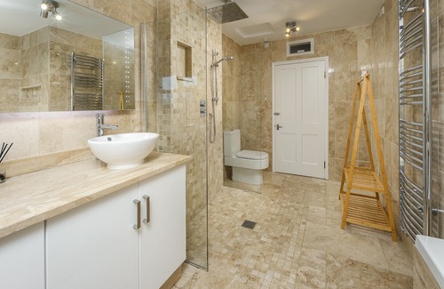 Belford Cottage | Rosemary Cottage - a cottage that sleeps 8 guests in 4 bedrooms