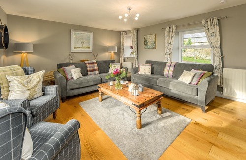 Belford Cottage | Rosemary Cottage - a cottage that sleeps 8 guests in 4 bedrooms