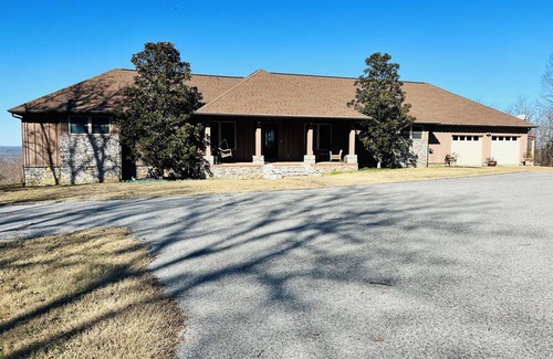 Salado House | Scenic Vista Pointe - Family-sized home close to attractions/events yet peaceful