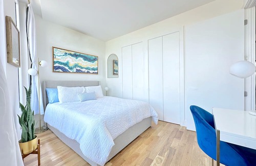 Greenpoint Apartment | 1 Large Bedroom - Massive Private Terrace - Luxury Building - Greenpoint