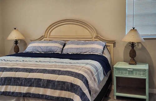 Florida Ridge House | 10 Minutes from the beach! Close to all the restaurants, shops and night life!