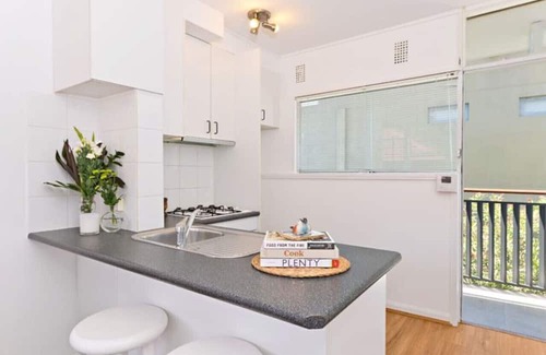 Bellevue Hill Apartment | Sunny 1BR cozy apartment in Bellevue Hill