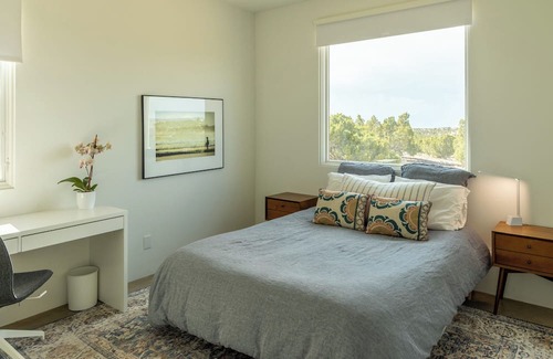 La Tierra House | Lovely contemporary home with expansive views