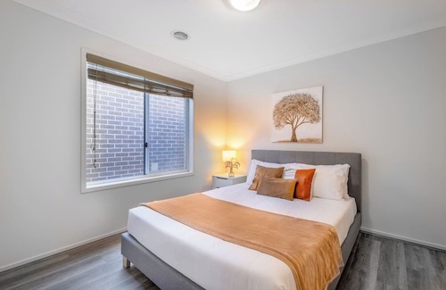 Truganina House | This house is a 3 bedroom(s), 2 bathrooms, located in Truganina, VIC.