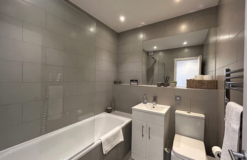 Wokingham Apartment | Wokingham Stunning Two Bedroom Centrally Located