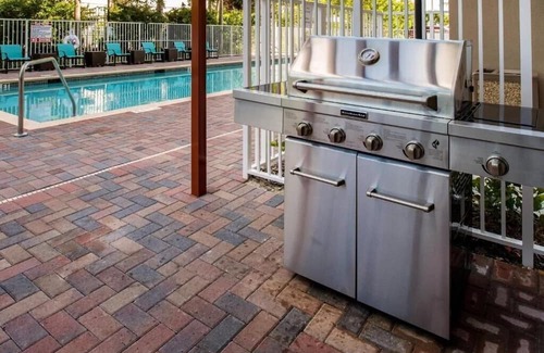 Ludlam Apartment | King Studio Near Marathon MIA
