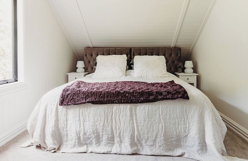 Warkworth Cabin | Hot Tub overlooking a waterfall, near beaches, vineyards, Matakana, Brick Bay