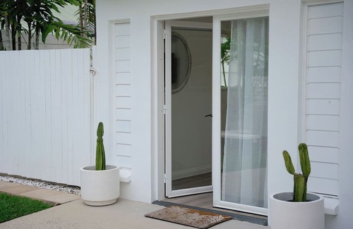 Kewarra Beach Villa | Cosy Villa, street back from Kewarra Beach