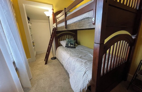 Berlin House | spacious home, big yard with fire & horseshoe pit, close to ATV & hiking trails