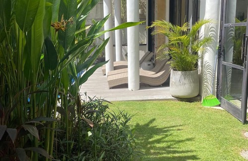 Batubelig Villa | Beautiful Langikula Villa in Central Seminyak Bali Sleeps 10