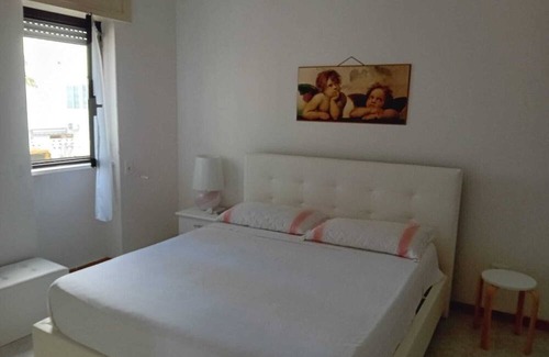 San Cataldo House | Holiday Home 'La Dimora Di Lucia' with Private Garden and Air Conditioning