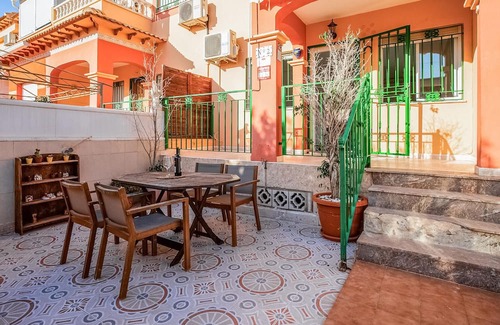 El Chaparral House | A relaxing family holiday awaits you in this holiday home with pool.