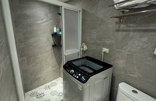 Zhongzheng Apartment | Right Above Metro CKS Memorial Hall, Centeral Getaway 2B