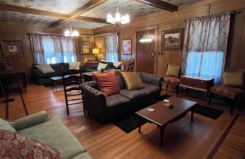 Damascus House | Private bedroom along VA Creeper Trail and near Appalachian Trail.