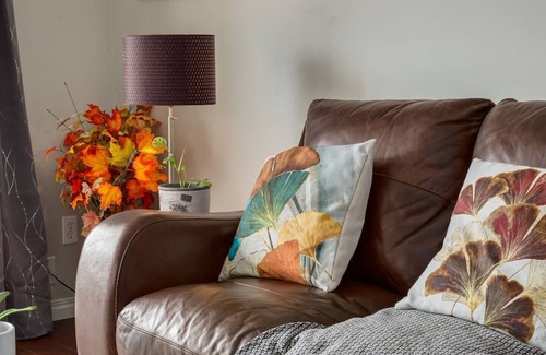 Sylvan Lake House | "Cozy" 5 min drive to Beach!