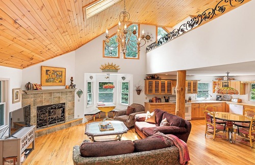 Mountain Springs House | Smoky Mountains, 3K ft. elevation, Hot Tub, 5 acres trails, game room for kids