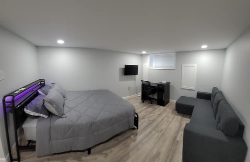 South Philadelphia House | Cozy Modern Sleep11 Guest House just minutes from historic Philadelphia downtown