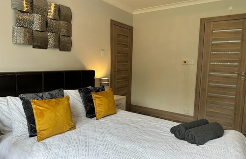High Wycombe House | Luxurious home - Sleeps 10 - Great Location