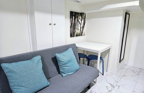 Trinity - Bellwoods Apartment | Downtown Toronto 2 bedrooms unit Near Trinity bellwood park