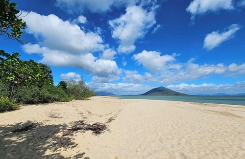Cape Gloucester House | UNIT 2.Located in a secluded pristine setting with fishing, crabbing at doorstep