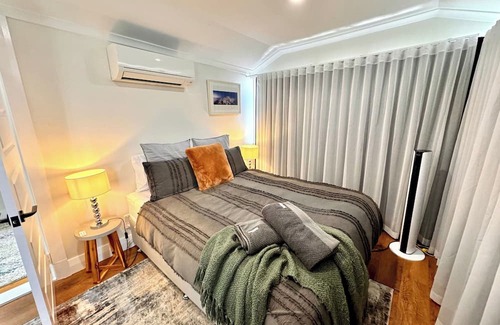 Hendra House | 2 Private Bdrms in Brisbane House, Pool & Parking