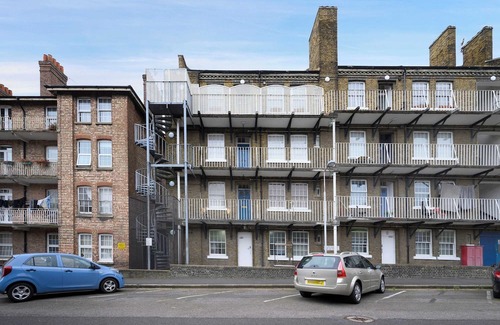 Brixton Hill Apartment | minimalist 3-bedroom flat in Brixton