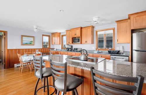 Silver Beach House | Waterfront in Nyes Neck