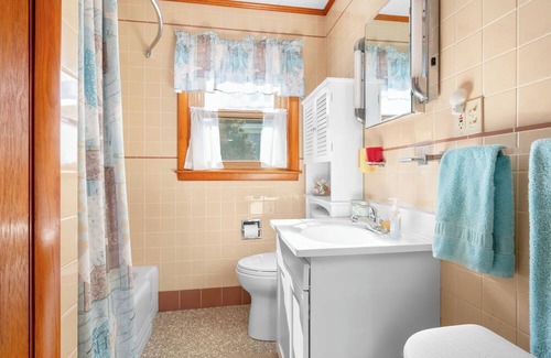 Silver Beach House | Waterfront in Nyes Neck