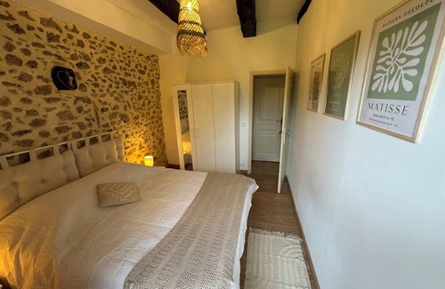 Limeyrat House | La Maison Bleue