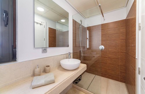 Vera House | Holiday Home 'Vera Golf Valley' with Mountain View, Wi-Fi and Air Conditioning