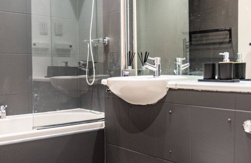 St George's Quarter Apartment | Affluxi - Westminster Chambers Delux - Sleeps 4