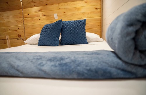 Azalea Park House | The Moose Cabin, Luxury Stay