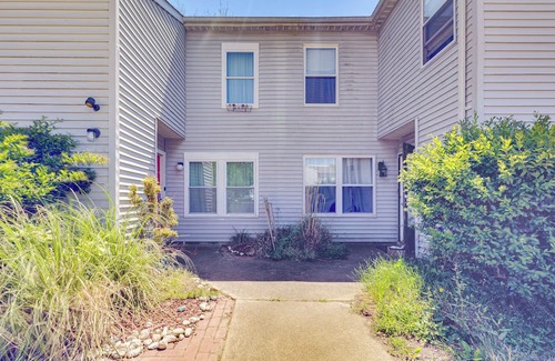 Northeast Virginia Beach House | Pet-Friendly Virginia Beach Abode - Walk to Beach!