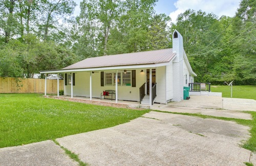 Wakefield Cottage | Cottage w/ Fire Pit ~ 2 Mi to Lake Rosemound!