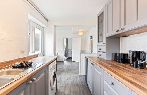 Loftus House | Welcoming House - Sleeps 5 - Free Parking & WiFi