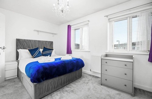 Castle Bromwich House | 3 Bed Family House Solihull - By Airport - NEC