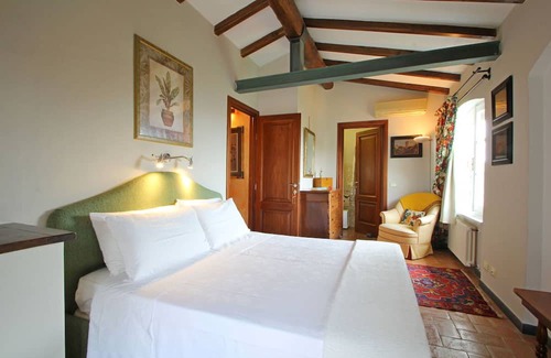 Ortonovo House | Stunning villa for 4 people with hot tub, A/C, sauna, WIFI, TV, terrace, panoramic view and par...