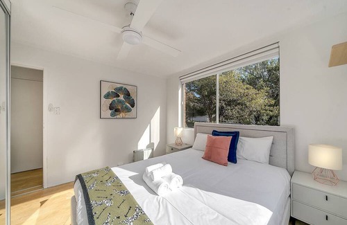 Clovelly Apartment | Coogee Beachside Retreat - Free Parking