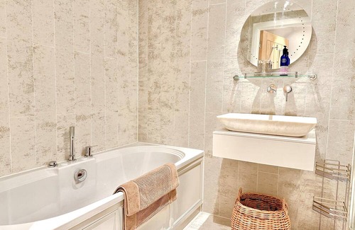 Stratford and New Town Apartment | 5 Star London Stratford Apartment Holiday Home
