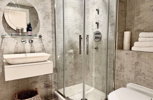 Stratford and New Town Apartment | 5 Star London Stratford Apartment Holiday Home