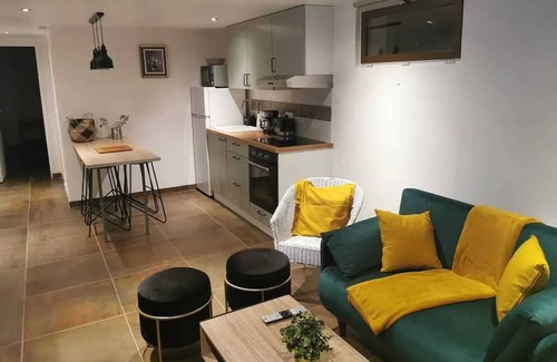 Ecuelles Apartment | Homerez - Beautiful apartement for 4 ppl. with terrace at Moret-Loing-et-Orvanne