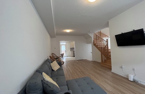 Orangeville House | Stylish Getaway in Orangeville