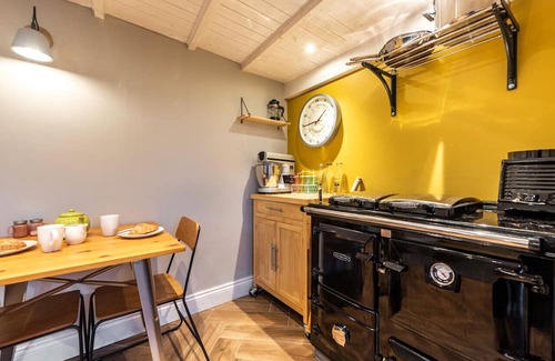 Dinas Cross House | Min-Y-Ffordd - Three Bedroom House, Sleeps 6