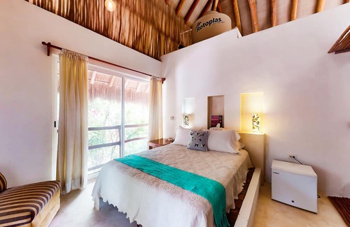 Chemuyil Villa | Tropical resort villa near the beach with outdoor pool, deck, streaming, washer