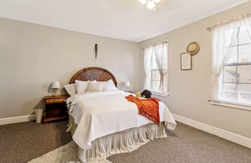 Lancaster House | 5 Beds | Great for Families and Vacationers